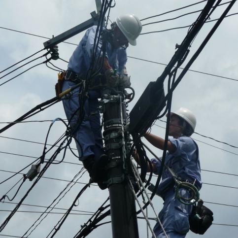 Aerial Equipment That Is Essential For Overhead Cable Pulling